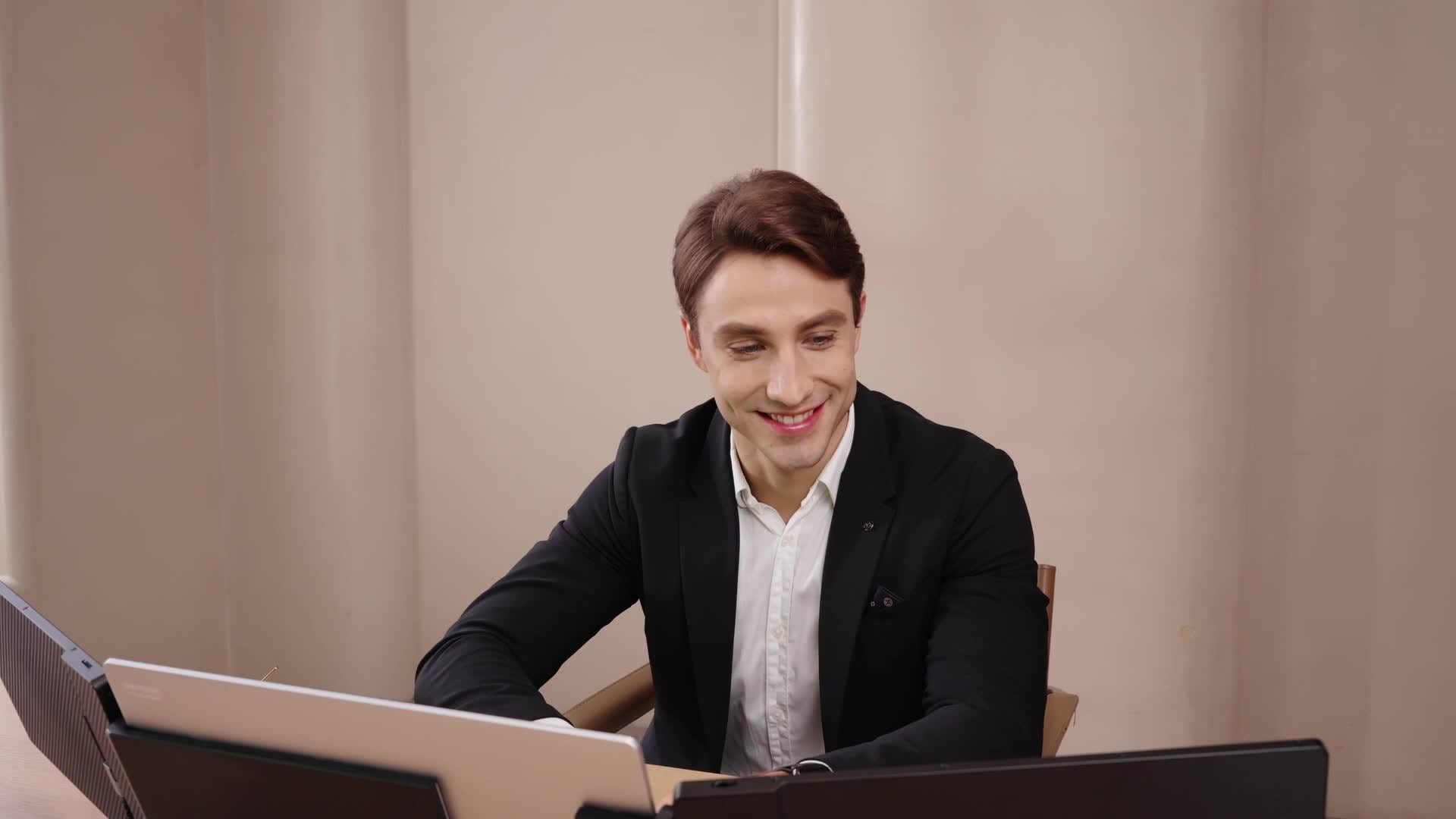 Laptop Screen Extender | 15.6/14 Inch | 1080P FHD | Triple/Single Portable Monitor with Built-In Speakers And Adjustable Stand, IPS Display, Ultra-Narrow Bezel, Wide Viewing Angle, Plug And Play | Compatible with Windows, Mac - ViralGenius Store